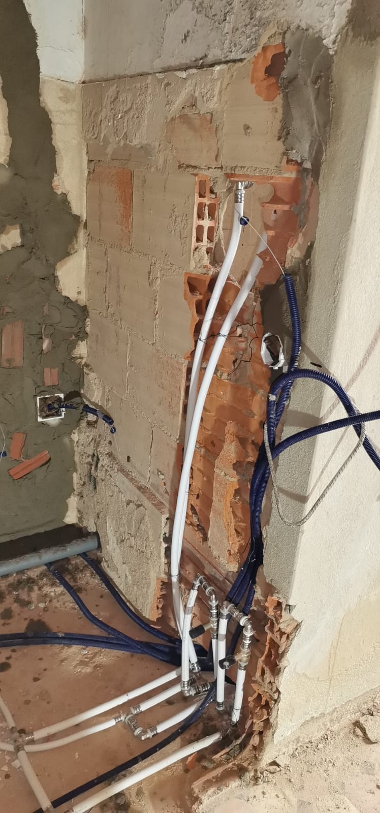 Kichenette to bathroom