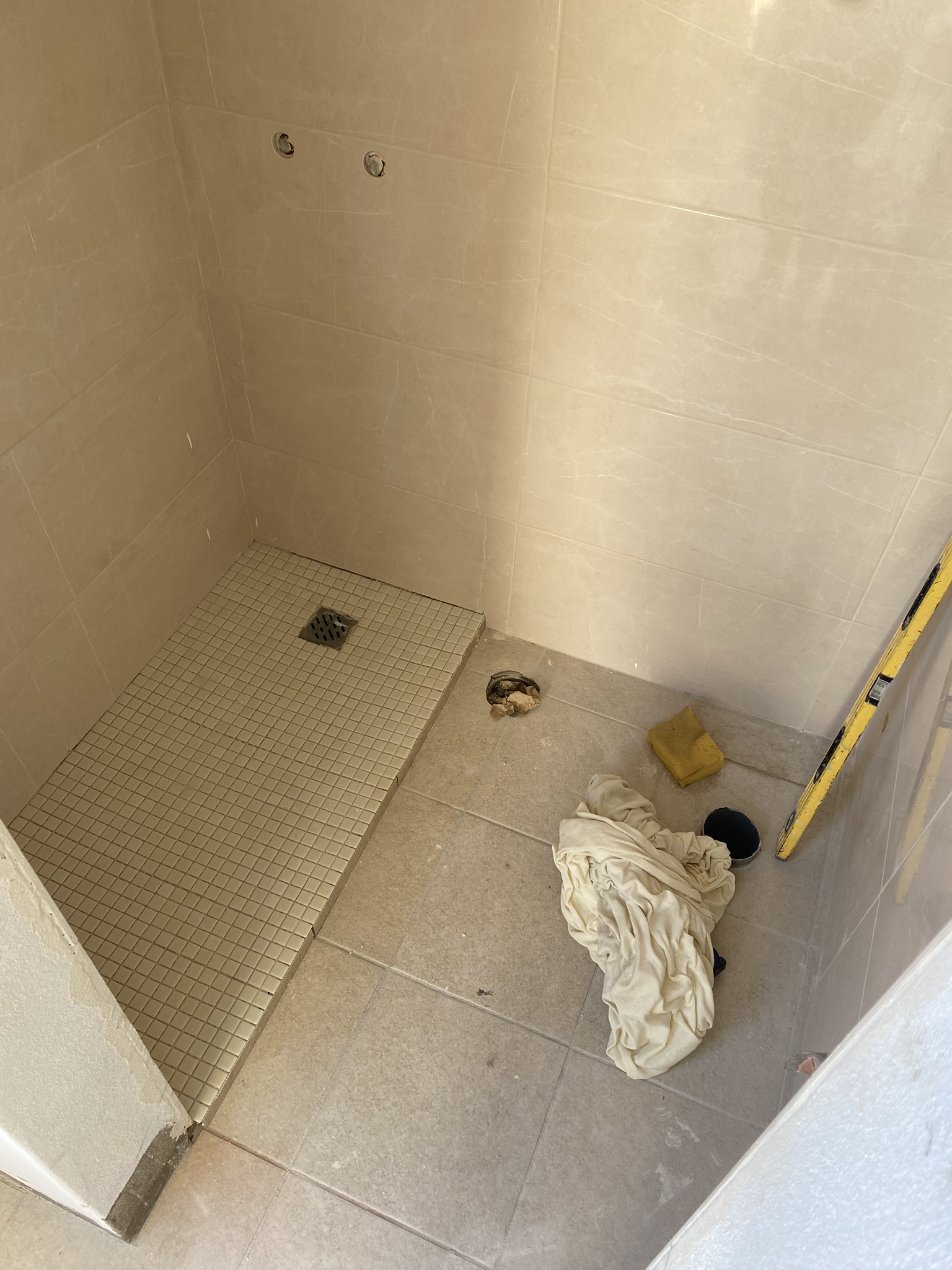 small bathroom duche