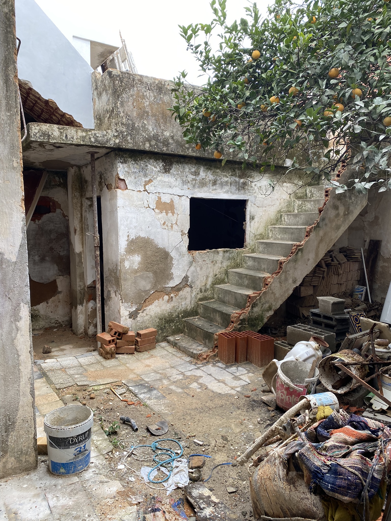Courtyard image of studio (loggia)
