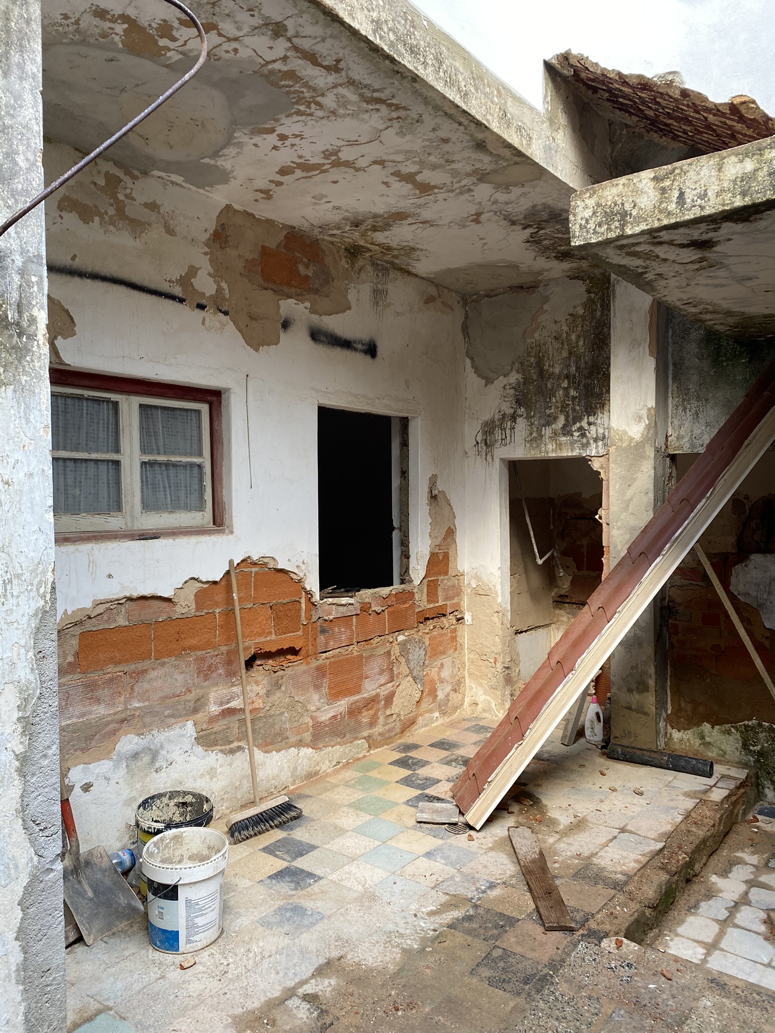 Washing machine area in courtyard