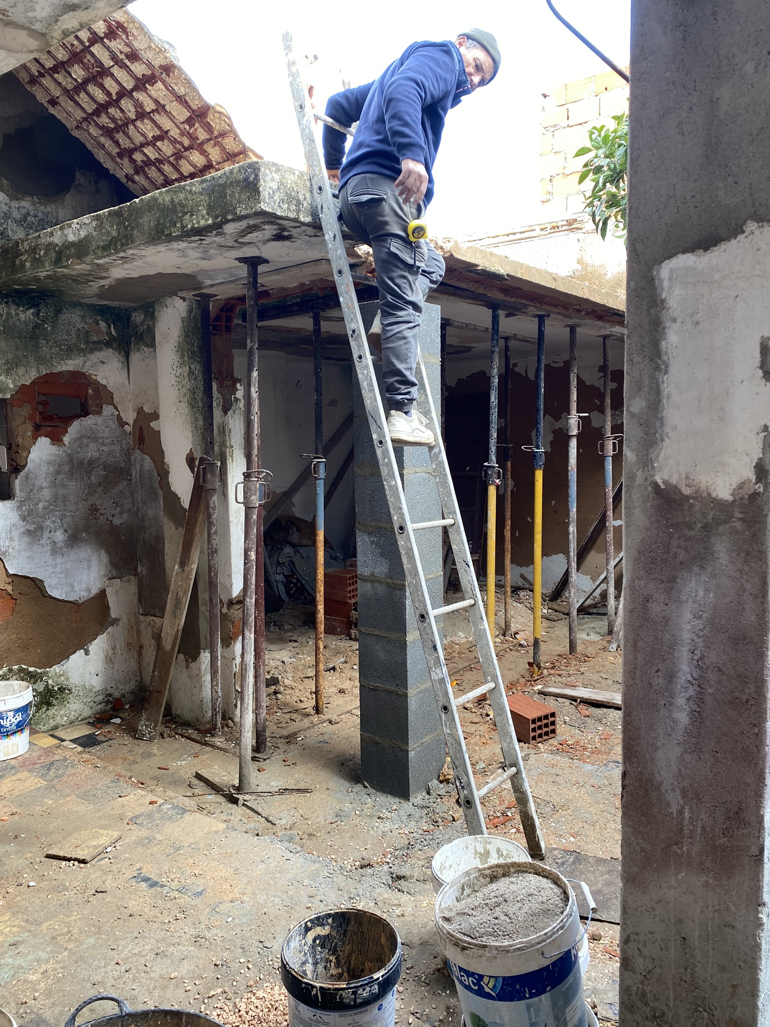 Courtyard image of galeria with new pillar