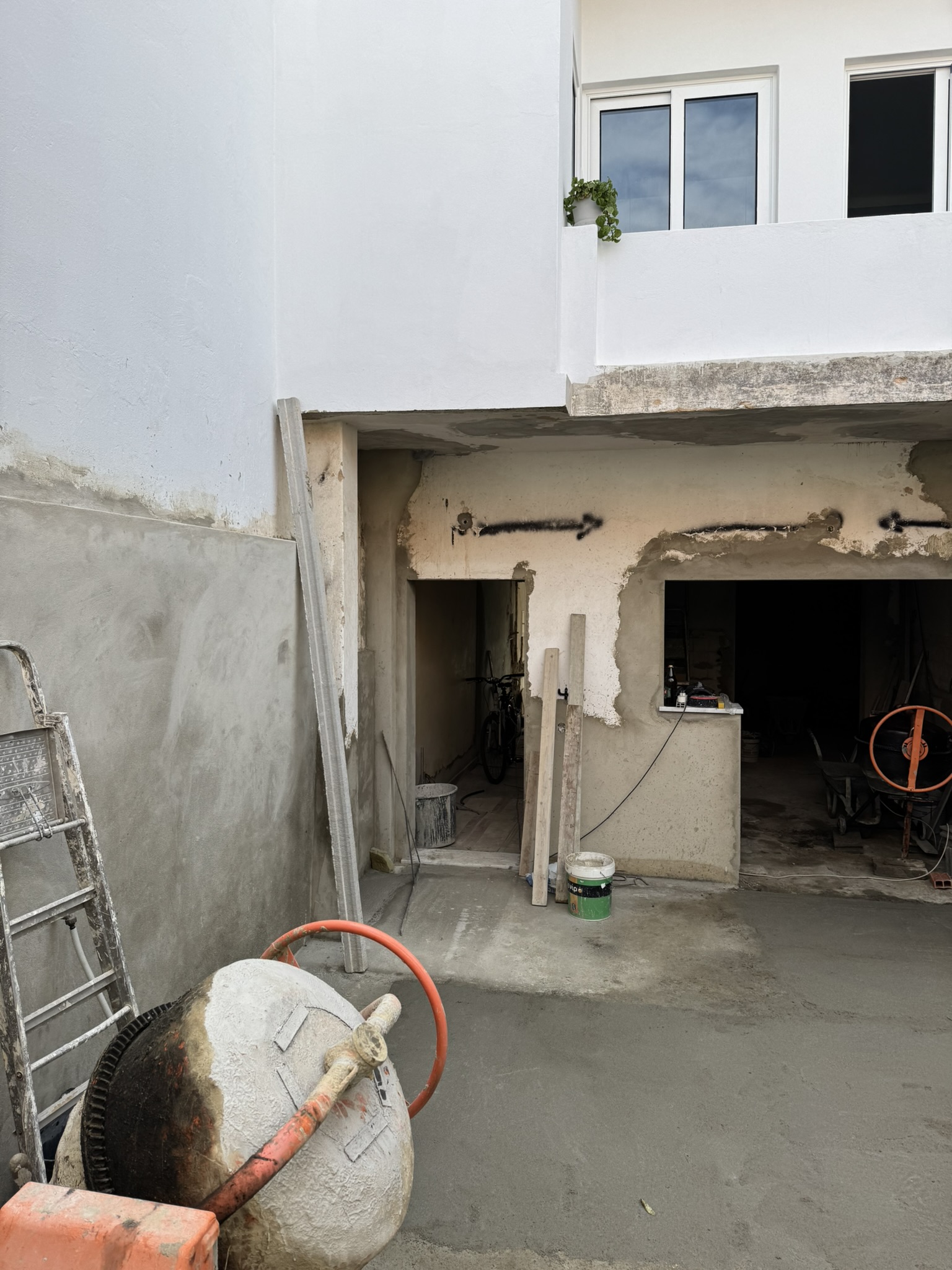 Courtyard pour complete