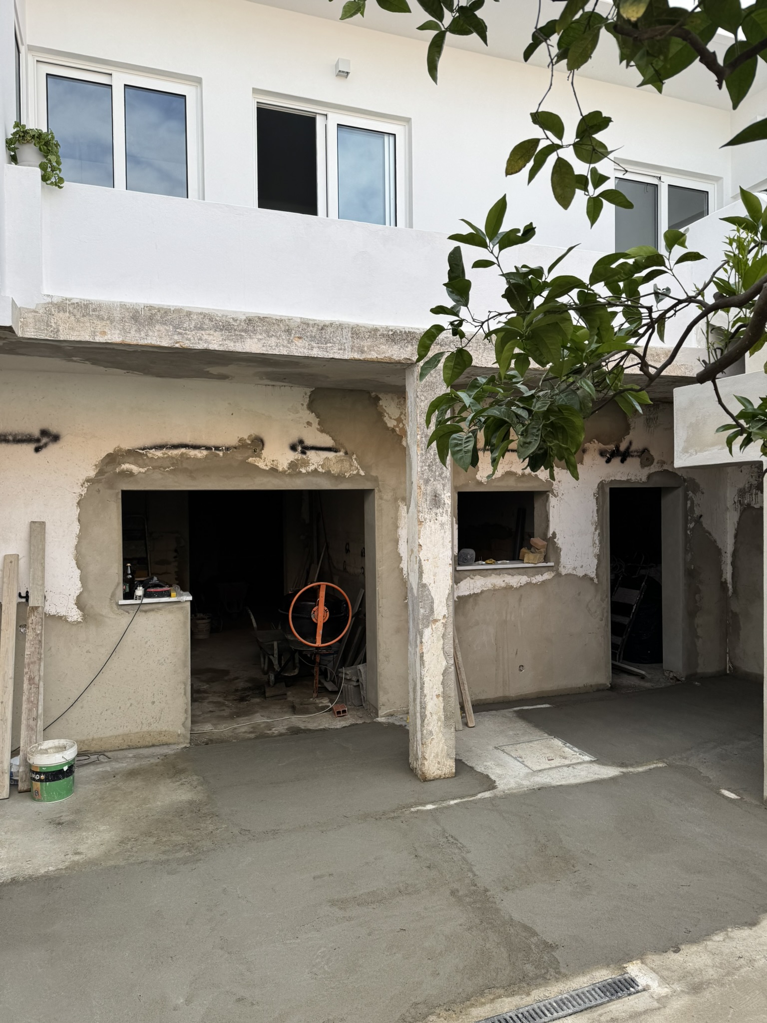 Courtyard pour complete