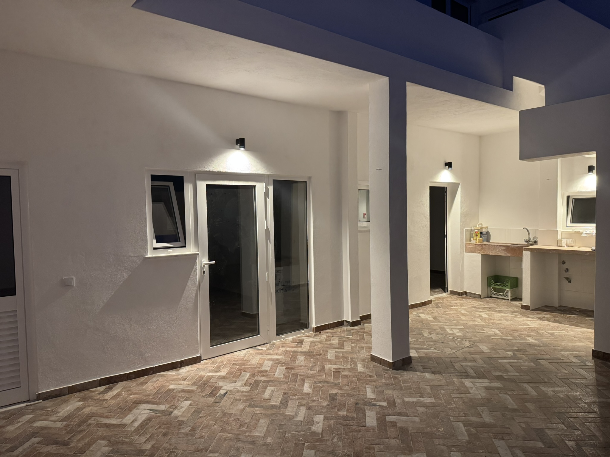 Courtyard lights