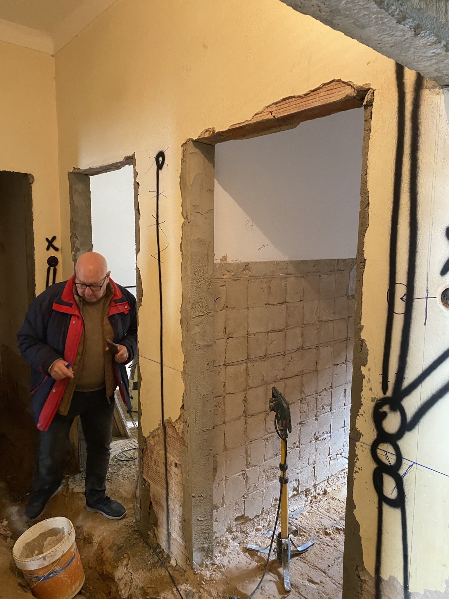 New shortned hallway with (right->left) door to bathroom, door to masterbedroom and door to storage 