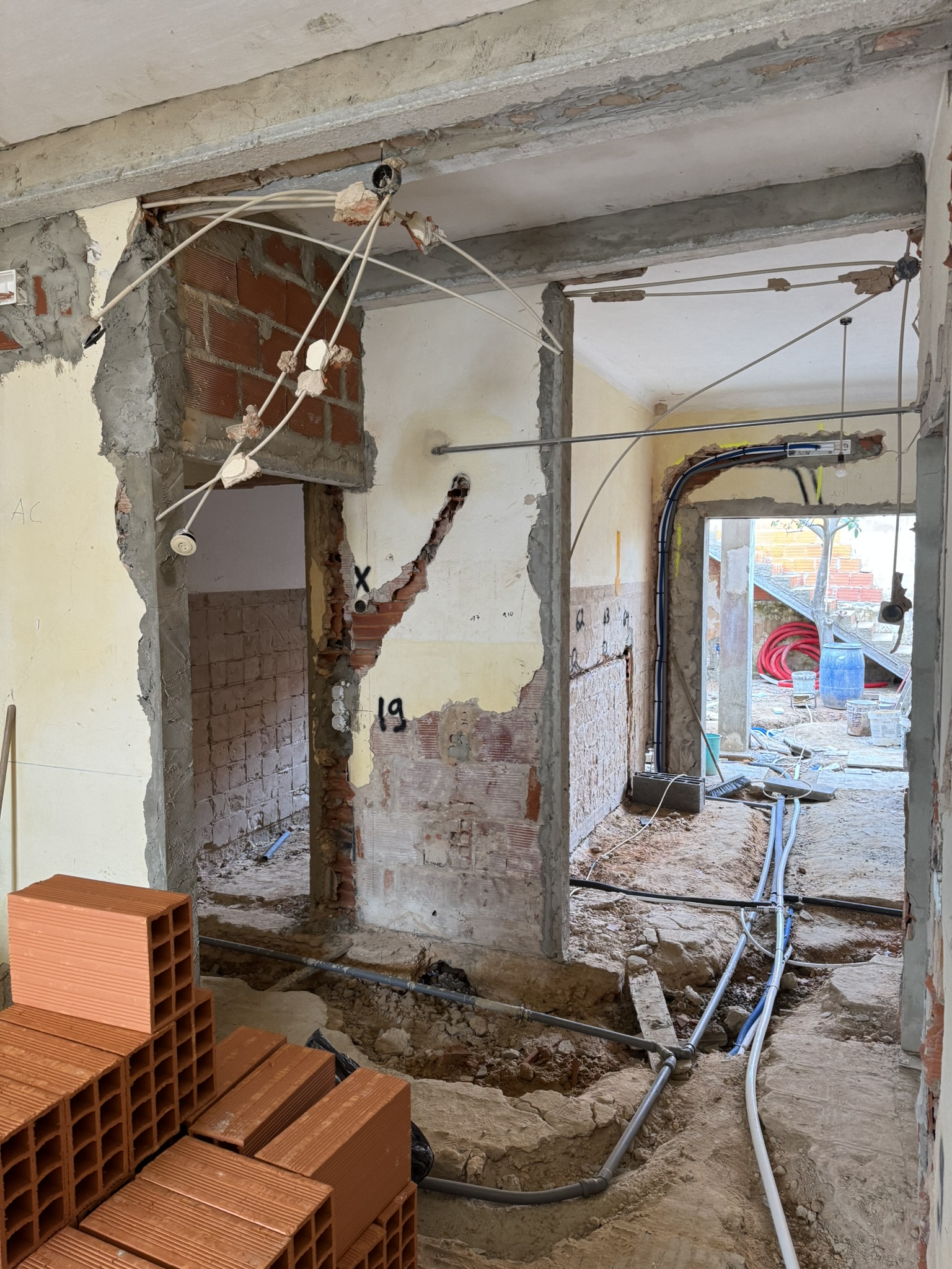 From diningroom to courtyard