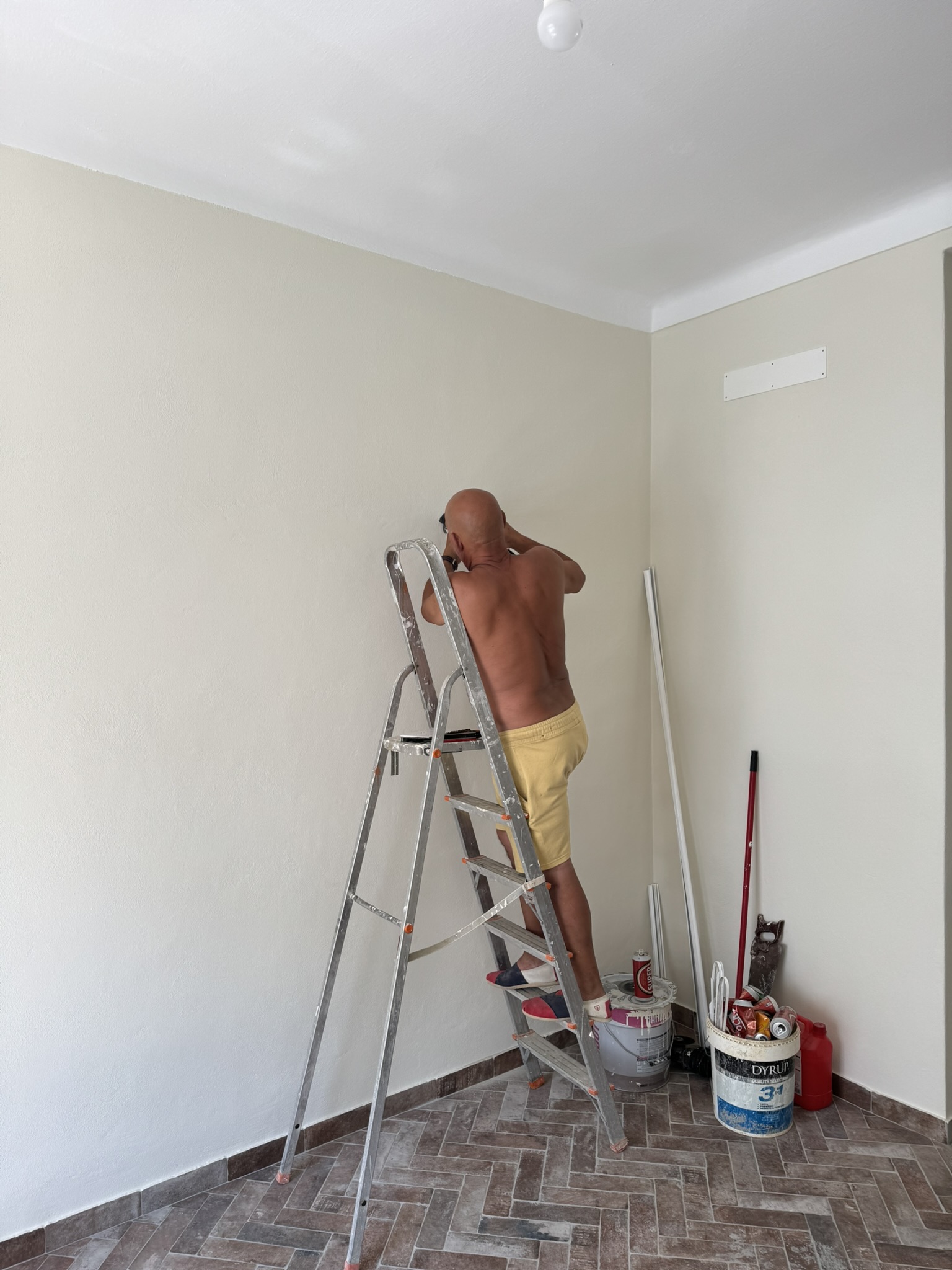 Wall lamps going up